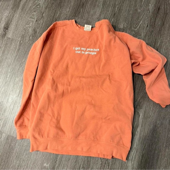 Comfort Colors Other - Comfort Colors Peach Sweater